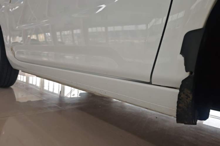 Used Geely Galaxy Panda 2025 210 km – Yuanqi Bear Right Side Sill