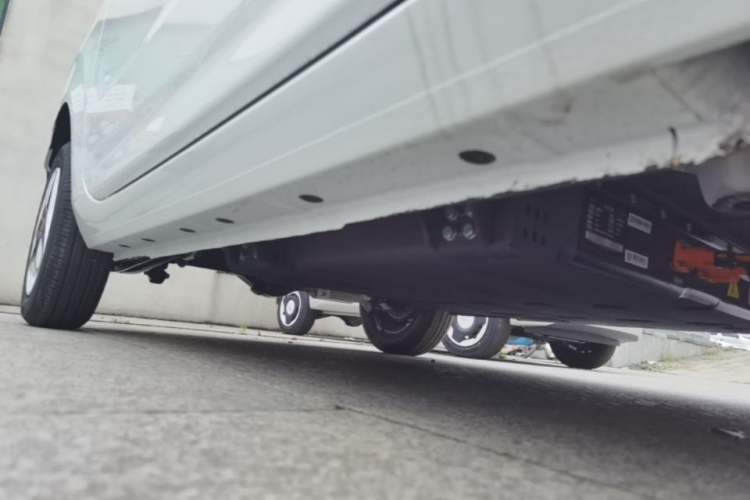 Used Geely Galaxy Panda 2025 210 km – Yuanqi Bear Right Side Sill