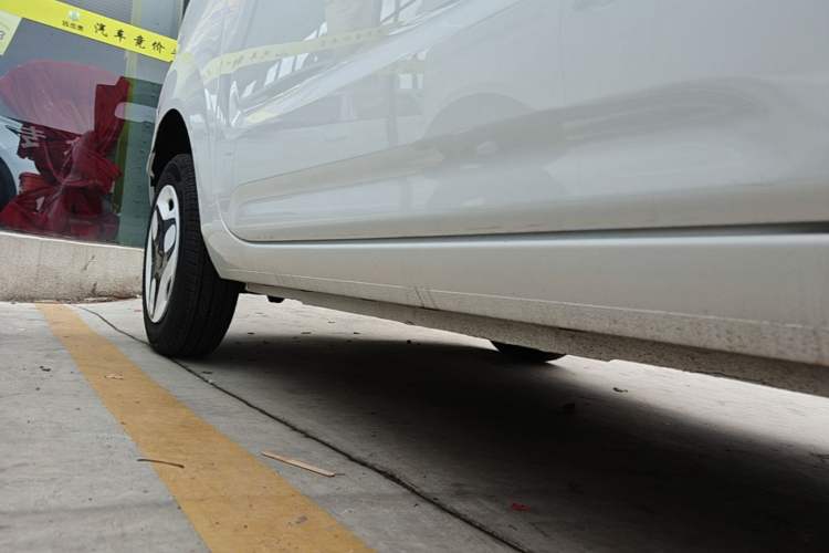 Used Geely Galaxy Panda 2025 210 km – Yuanqi Bear Right Side Sill