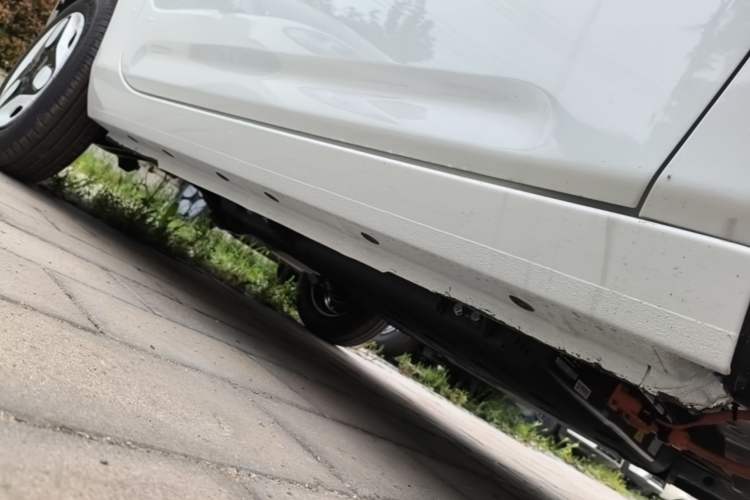Used Geely Galaxy Panda 2025 210 km – Yuanqi Bear Right Side Sill