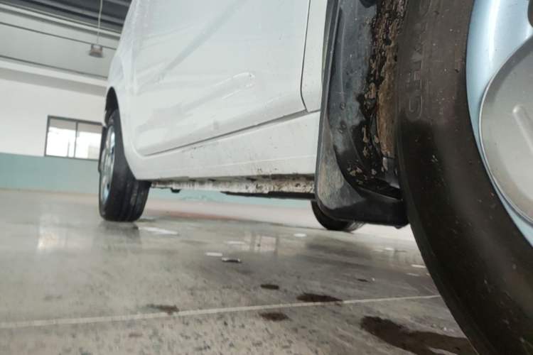 Used Geely Galaxy Panda 2025 210 km – Yuanqi Bear Right Side Sill