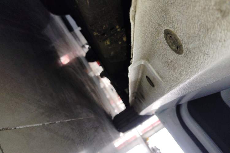 Used Geely Galaxy Panda 2025 210 km – Yuanqi Bear Right Side Sill