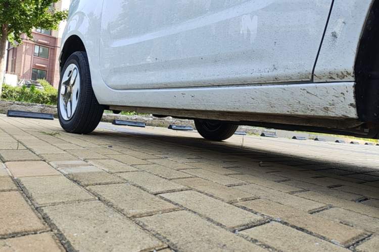 Used Geely Galaxy Panda 2025 210 km – Yuanqi Bear Right Side Sill