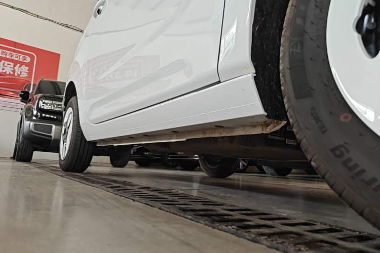 Used Geely Galaxy Panda 2025 210 km – Yuanqi Bear Right Side Sill
