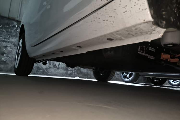 Used Geely Galaxy Panda 2025 210 km – Yuanqi Bear Right Side Sill