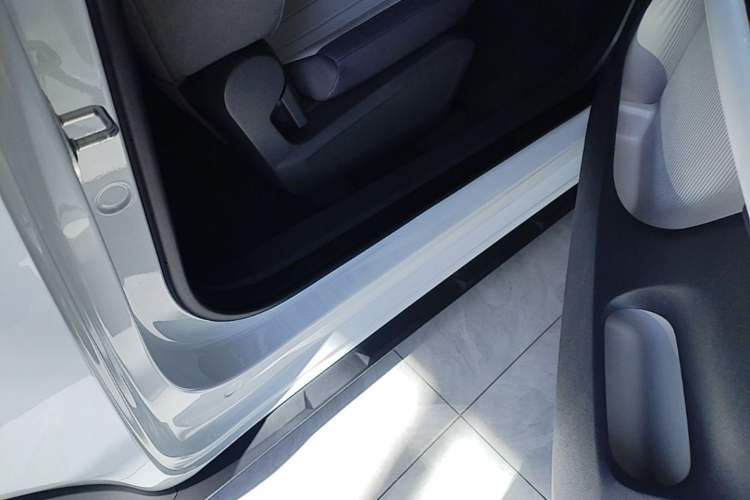 Used Geely Galaxy Panda 2025 210km Panda Rider Right Side Sill