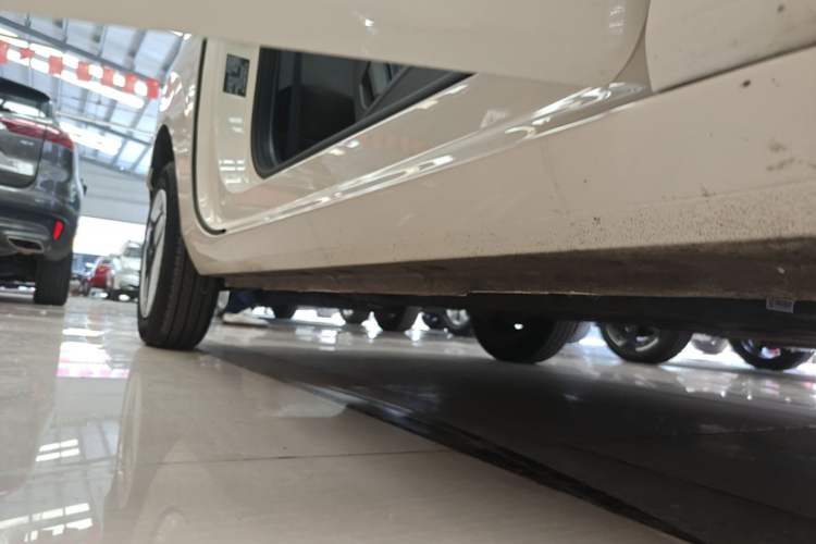 Used Geely Galaxy Panda 2025 210 km – Yuanqi Bear Right Side Sill