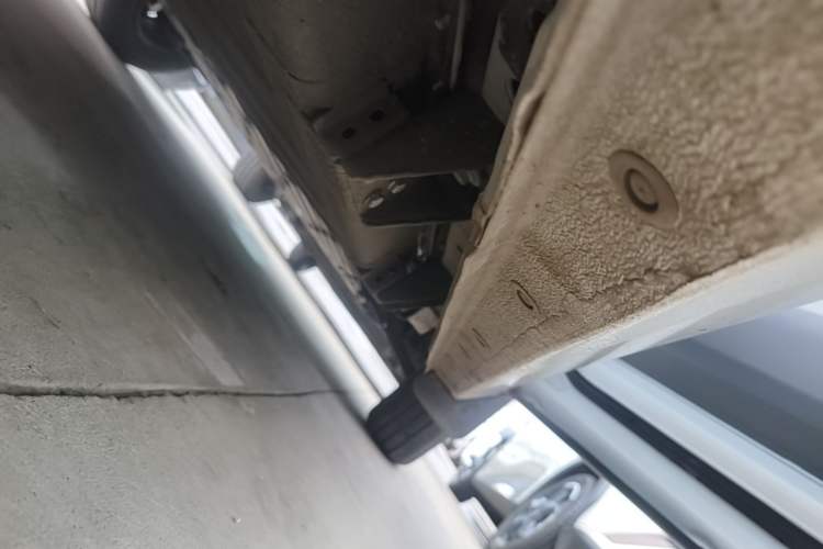Used Geely Galaxy Panda 2025 210 km – Yuanqi Bear Right Side Sill