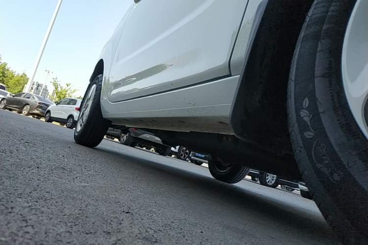 Used Geely Galaxy Panda 2025 210 km – Yuanqi Bear Right Side Sill