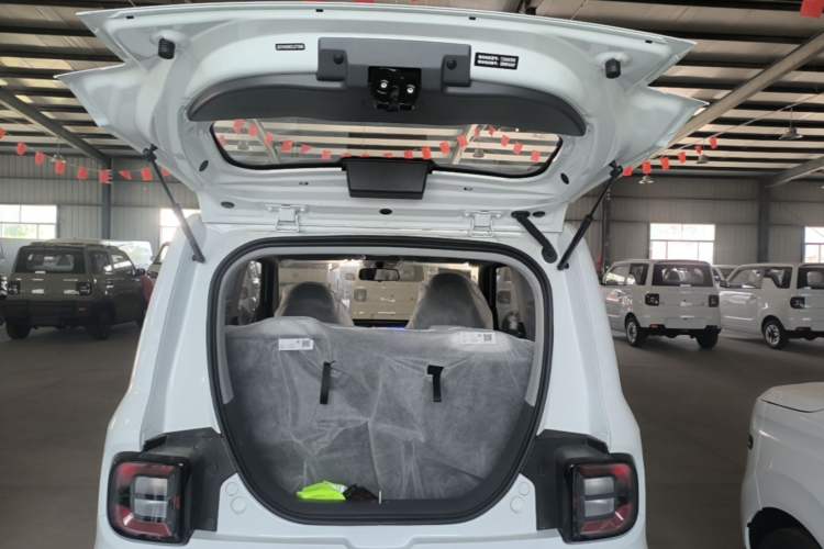 Used Geely Galaxy Panda 2025 210 km – Yuanqi Bear Trunk