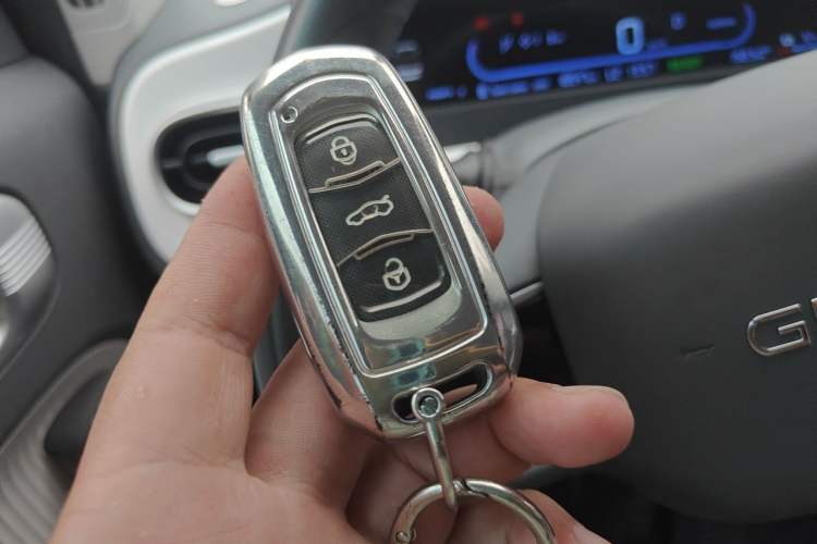 Used Geely Galaxy Panda 2025 210 km – Yuanqi Bear Vehicle Key