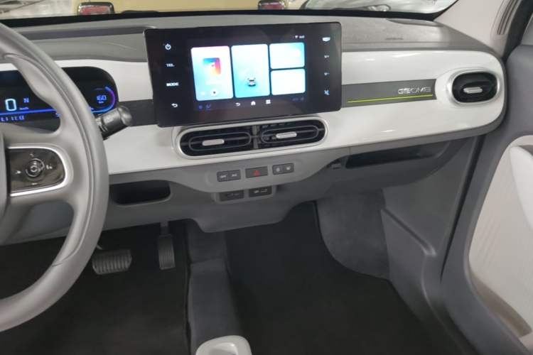 Used Geely Galaxy Panda 2025 210 km – Yuanqi Bear Audio And AC Panel