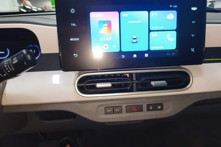 Used Geely Galaxy Panda 2025 210 km – Yuanqi Bear Audio And AC Panel