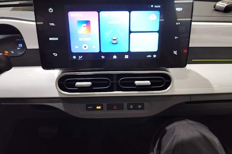Used Geely Galaxy Panda 2025 210 km – Yuanqi Bear Audio And AC Panel