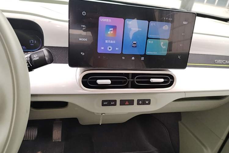 Used Geely Galaxy Panda 2025 210km Panda Rider Audio And AC Panel
