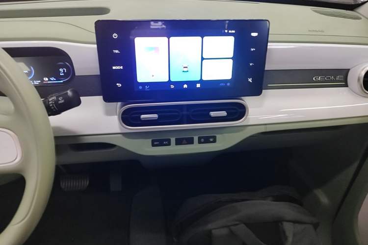 Used Geely Galaxy Panda 2025 210km Panda Rider Audio And AC Panel