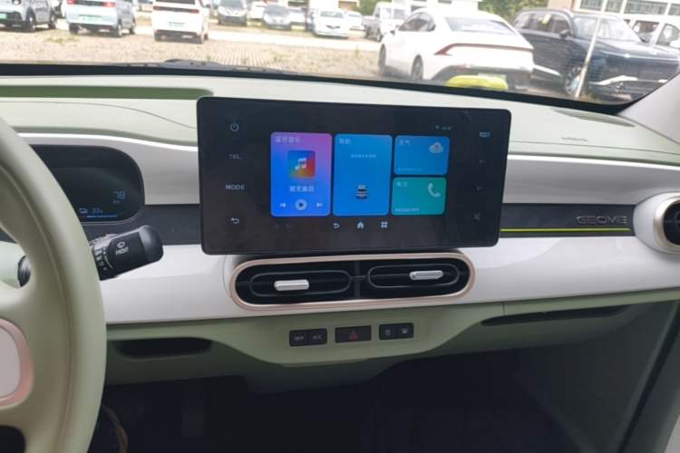 Used Geely Galaxy Panda 2025 210km Panda Rider Audio And AC Panel