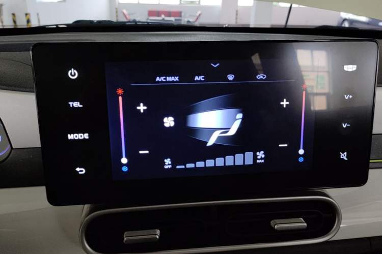 Used Geely Galaxy Panda 2025 210 km – Yuanqi Bear Audio And AC Panel