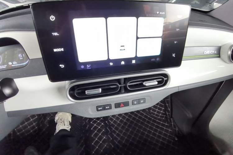 Used Geely Galaxy Panda 2025 210 km – Yuanqi Bear Audio And AC Panel