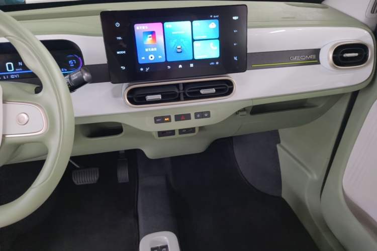 Used Geely Galaxy Panda 2025 210km Panda Rider Audio And AC Panel