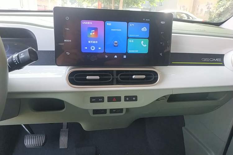 Used Geely Galaxy Panda 2025 210km Panda Rider Audio And AC Panel