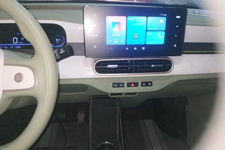 Used Geely Galaxy Panda 2025 210km Panda Rider Audio And AC Panel