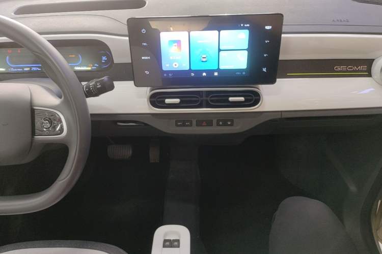 Used Geely Galaxy Panda 2025 210 km – Yuanqi Bear Audio And AC Panel