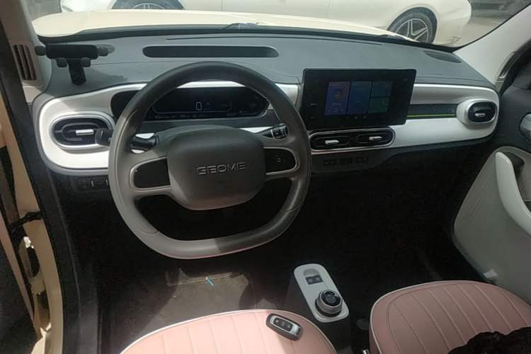 Used Geely Galaxy Panda 2025 210 km – Yuanqi Bear Center Console