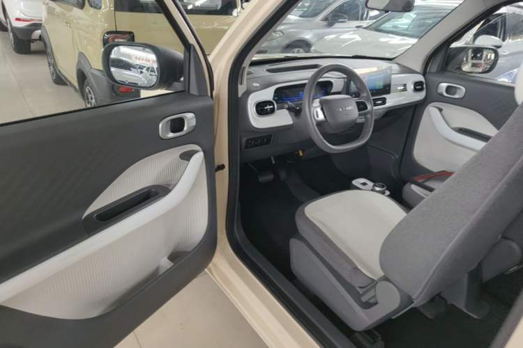 Used Geely Galaxy Panda 2025 210 km – Yuanqi Bear Driver Seat