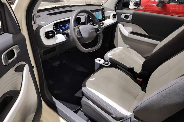 Used Geely Galaxy Panda 2025 210 km – Yuanqi Bear Driver Seat