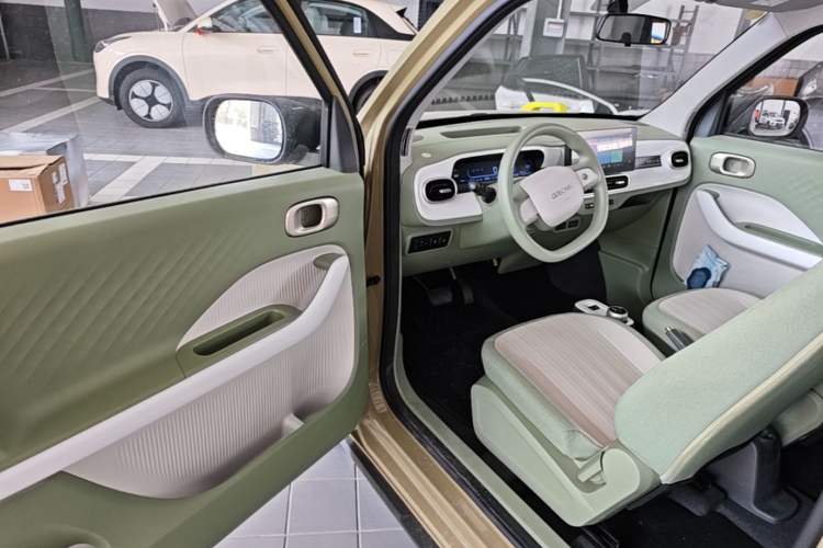 Used Geely Galaxy Panda 2025 210km Panda Rider Driver Seat
