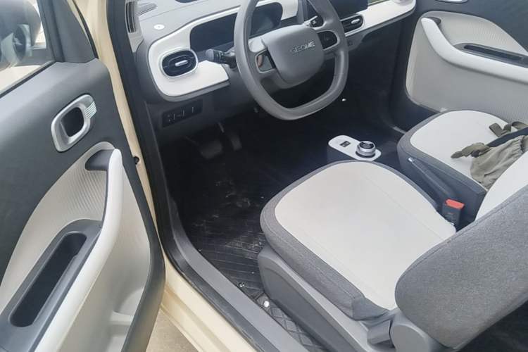 Used Geely Galaxy Panda 2025 210 km – Yuanqi Bear Driver Seat