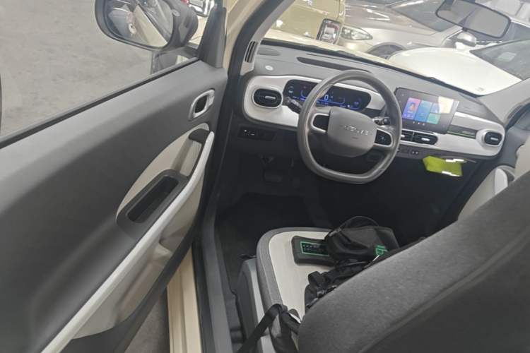 Used Geely Galaxy Panda 2025 210 km – Yuanqi Bear Driver Seat