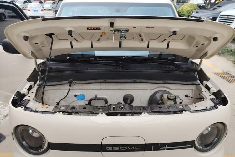 Used Geely Galaxy Panda 2025 210 km – Yuanqi Bear Engine Bay