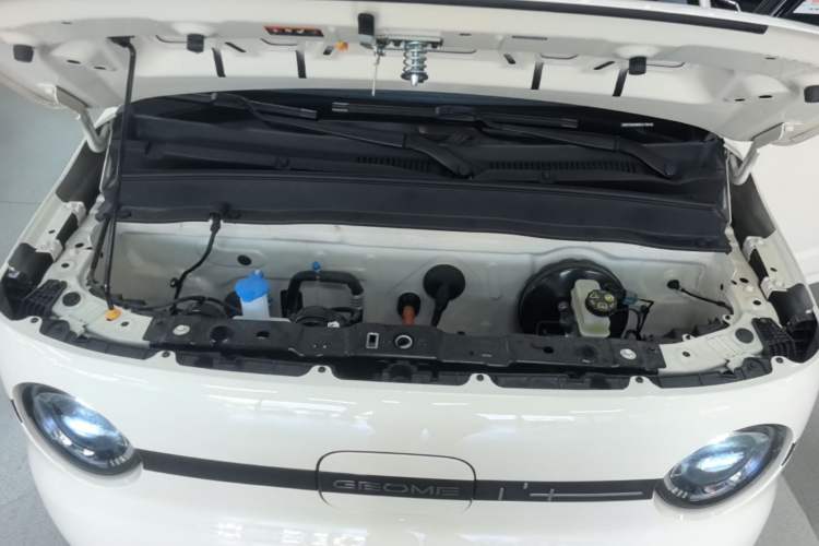 Used Geely Galaxy Panda 2025 210 km – Yuanqi Bear Engine Bay
