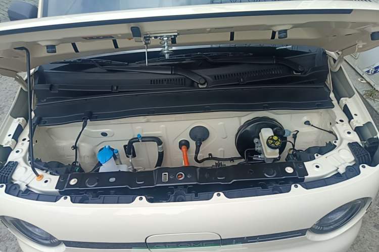 Used Geely Galaxy Panda 2025 210 km – Yuanqi Bear Engine Bay