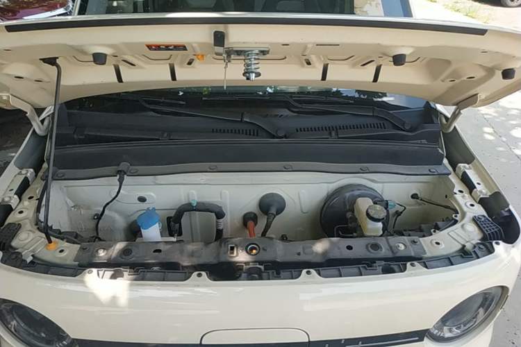Used Geely Galaxy Panda 2025 210 km – Yuanqi Bear Engine Bay