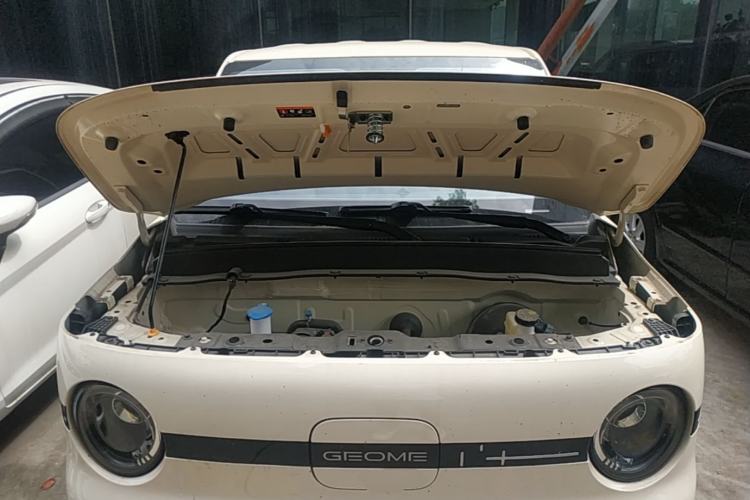 Used Geely Galaxy Panda 2025 210 km – Yuanqi Bear Engine Bay