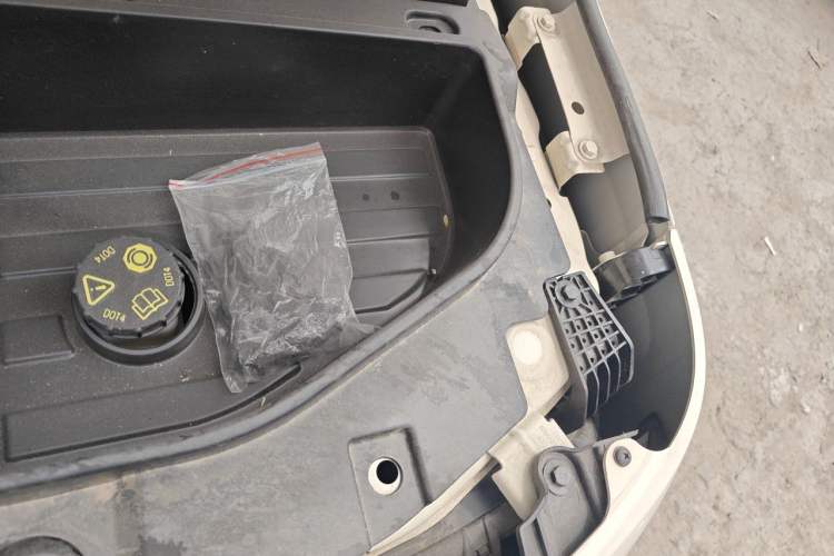 Used Geely Galaxy Panda 2025 210 km – Yuanqi Bear Engine Bay Left
