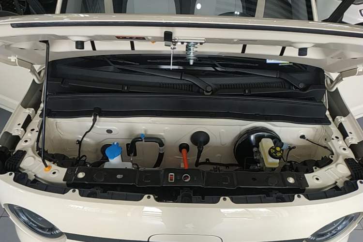 Used Geely Galaxy Panda 2025 210 km – Yuanqi Bear Engine Bay