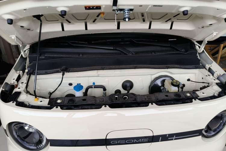 Used Geely Galaxy Panda 2025 210 km – Yuanqi Bear Engine Bay