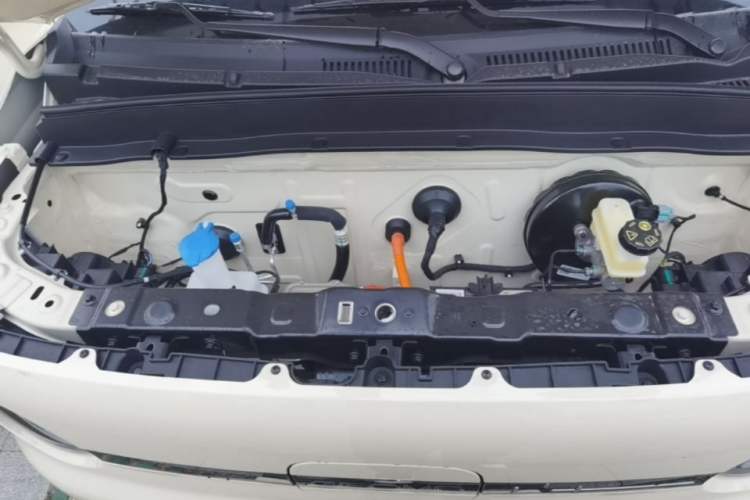 Used Geely Galaxy Panda 2025 210 km – Yuanqi Bear Engine Bay