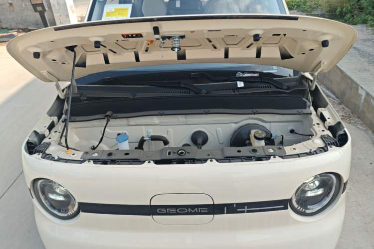 Used Geely Galaxy Panda 2025 210 km – Yuanqi Bear Engine Bay