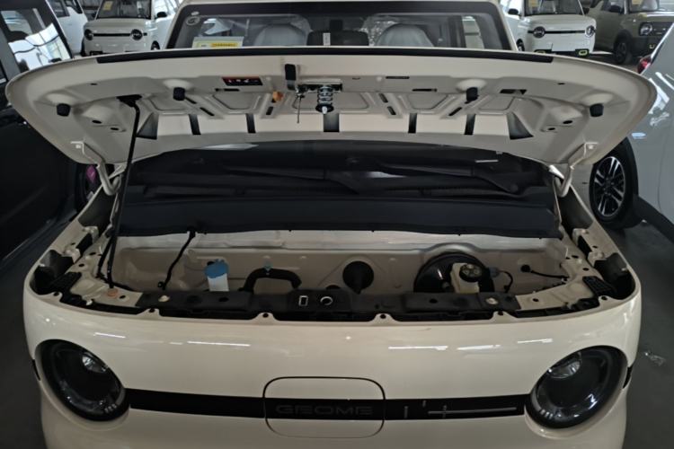 Used Geely Galaxy Panda 2025 210 km – Yuanqi Bear Engine Bay