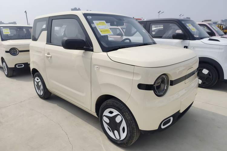Used Geely Galaxy Panda 2025 210 km – Yuanqi Bear Front Right 45 Deg