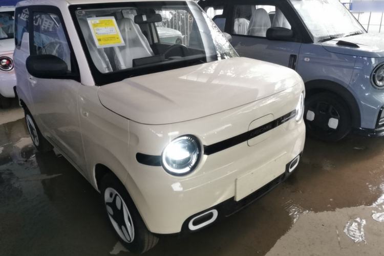 Used Geely Galaxy Panda 2025 210 km – Yuanqi Bear Front Right 45 Deg