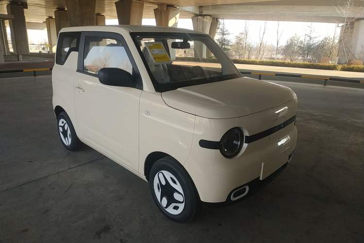 Used Geely Galaxy Panda 2025 210 km – Yuanqi Bear Front Right 45 Deg