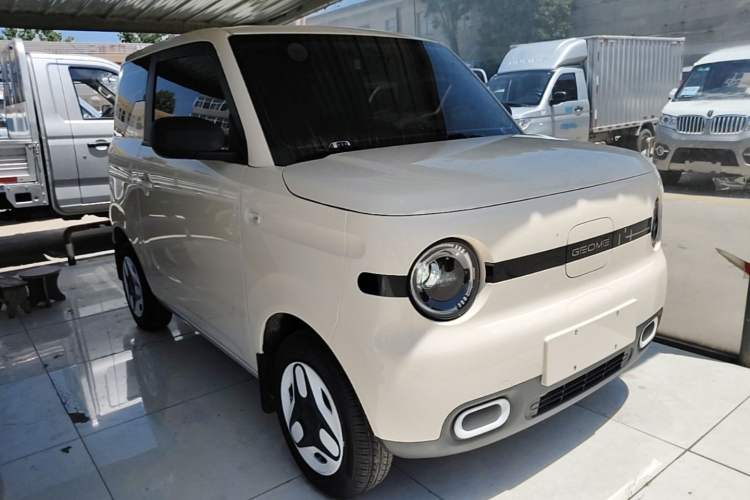 Used Geely Galaxy Panda 2025 210 km – Yuanqi Bear Front Right 45 Deg