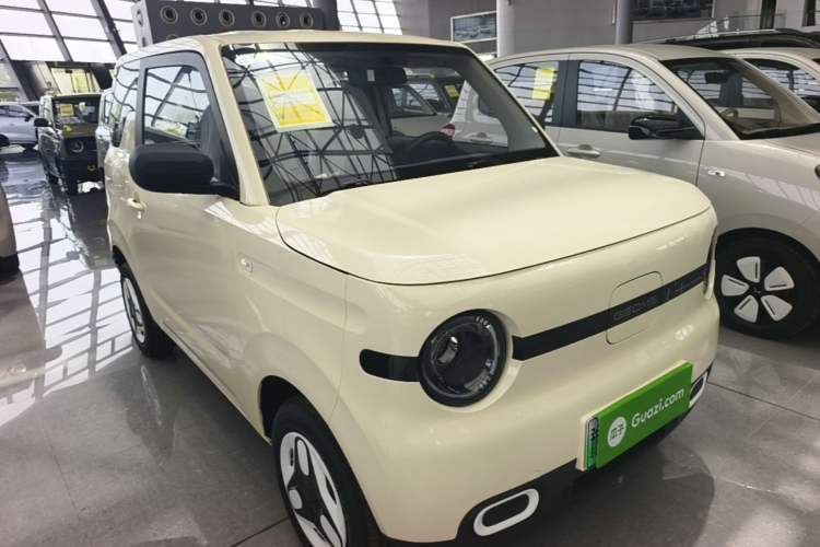Used Geely Galaxy Panda 2025 210 km – Yuanqi Bear Front Right 45 Deg