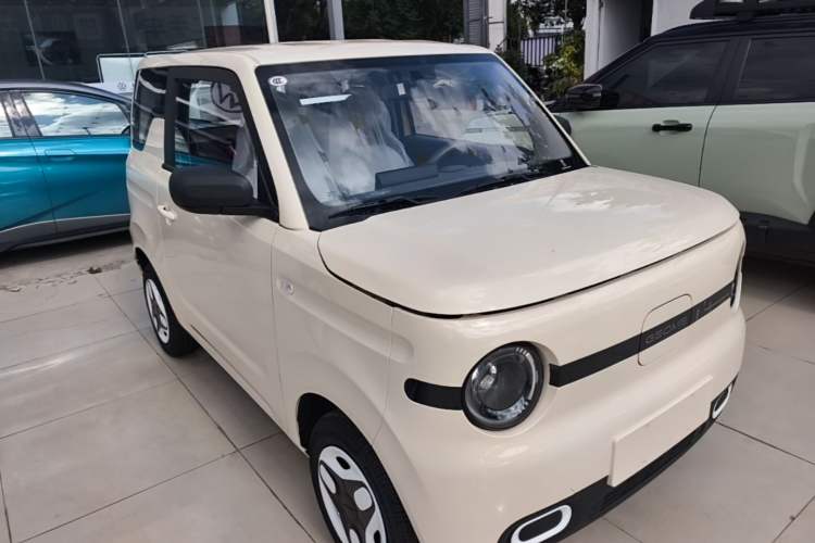 Used Geely Galaxy Panda 2025 210 km – Yuanqi Bear Front Right 45 Deg